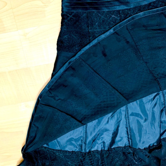 Roem Double Layer Sheer Textured Skirt - Picture 6 of 7